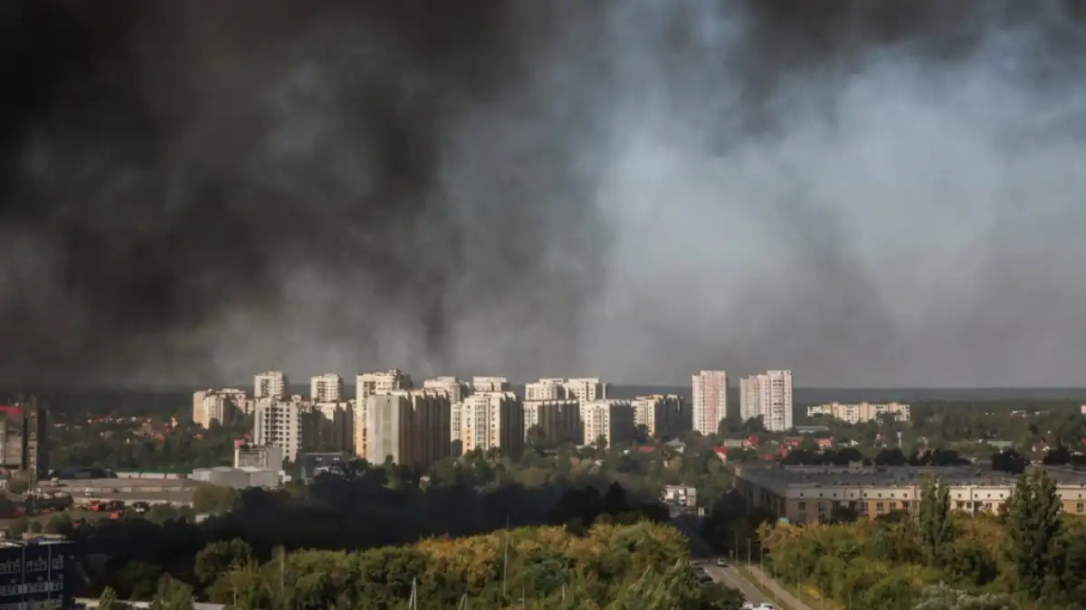 В пригороде Киева в результате ночного удара погибли не менее 27 человек