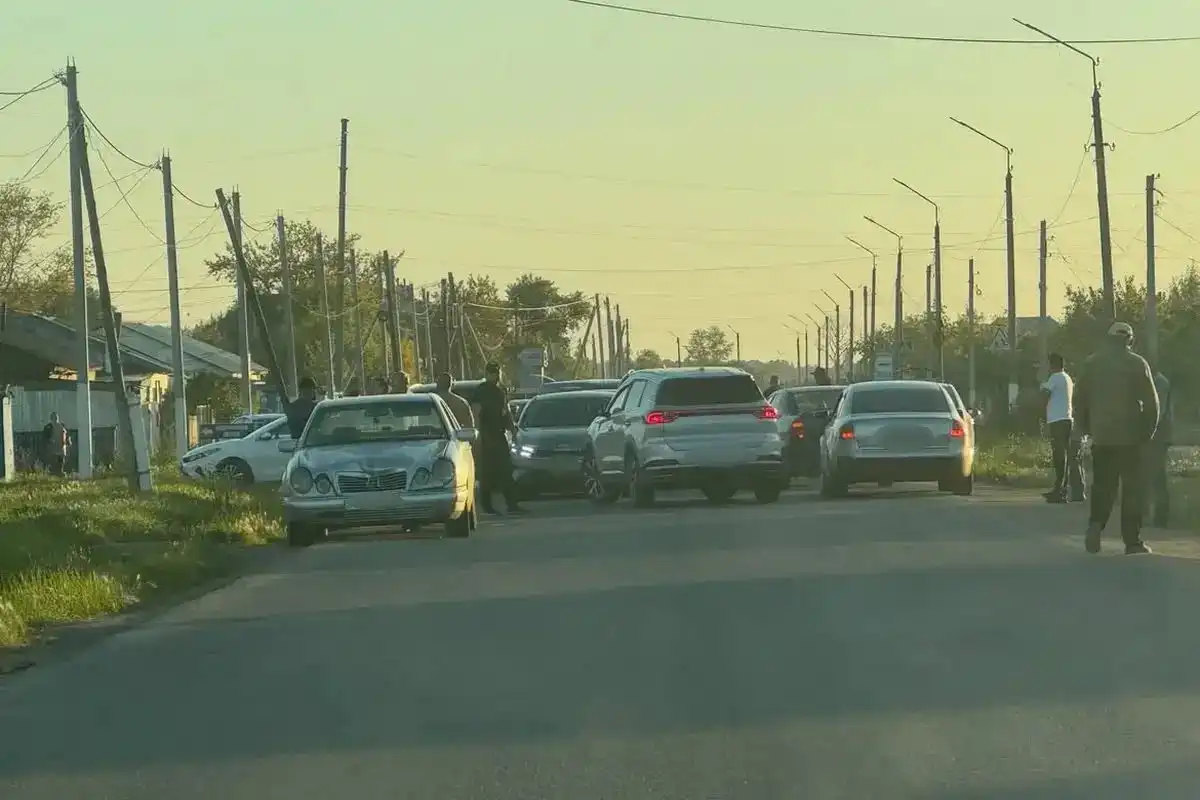 На глазах у матери: в Макинске машина насмерть сбила ребёнка