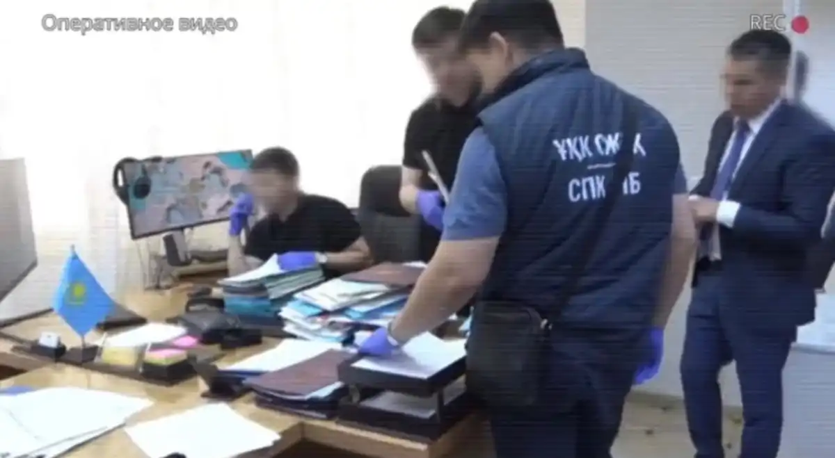 Двух чиновников Минтранса задержали по подозрению в коррупции