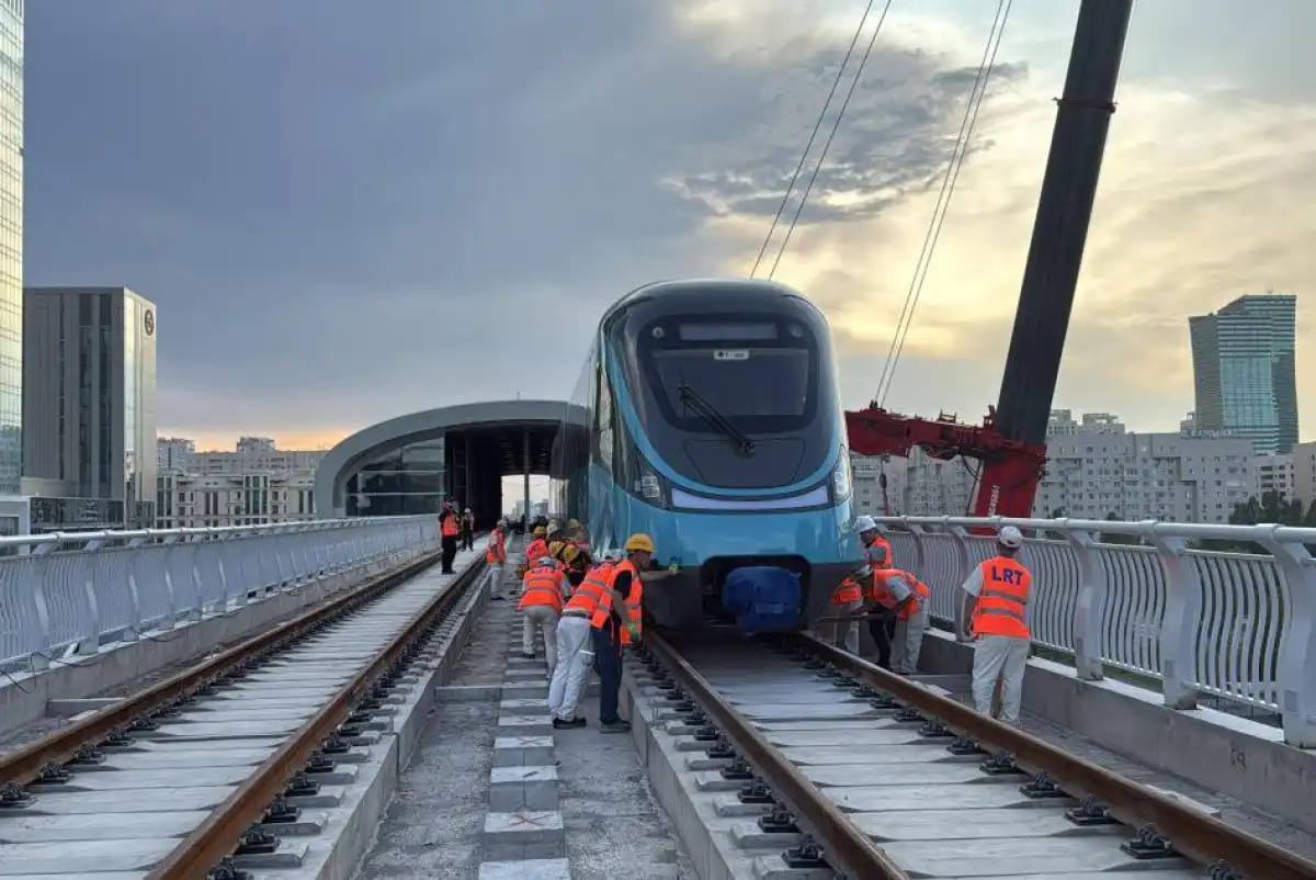 В Алматы уложили первые рельсы линии LRT