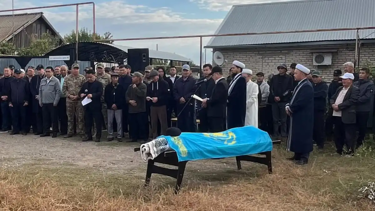 Каспийде қаза тапқан әскери қызметшілер Батыс Қазақстан облысында жерленді