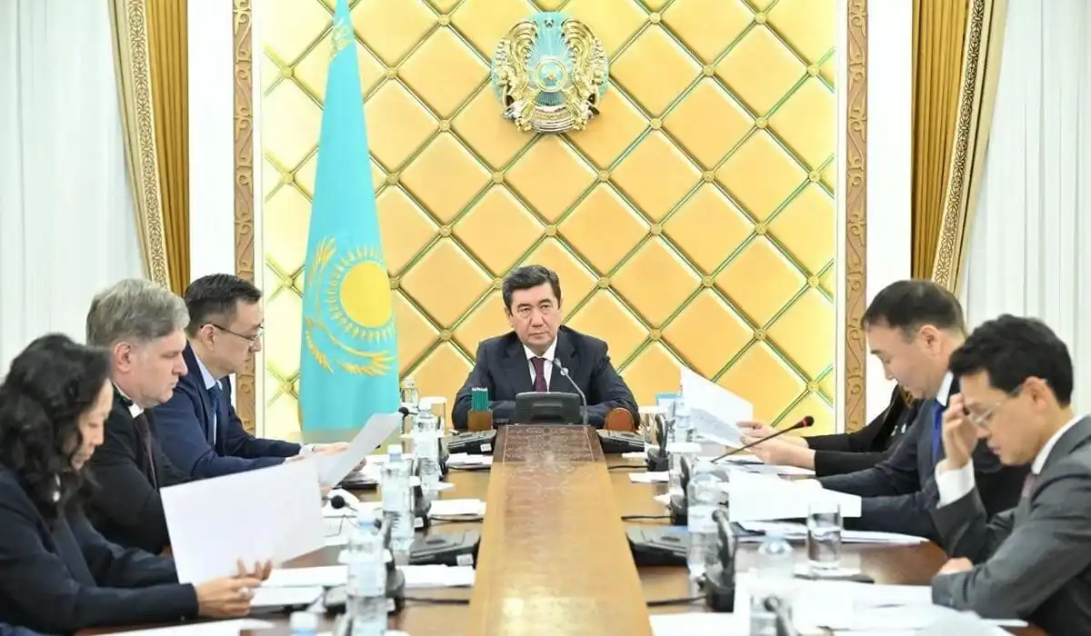 Состав президиума и руководители комитетов Народного совета Казахстана утверждены