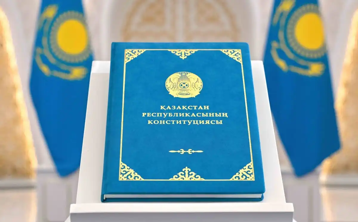 В Конституции Казахстана закрепили взаимные обязанности детей и родителей