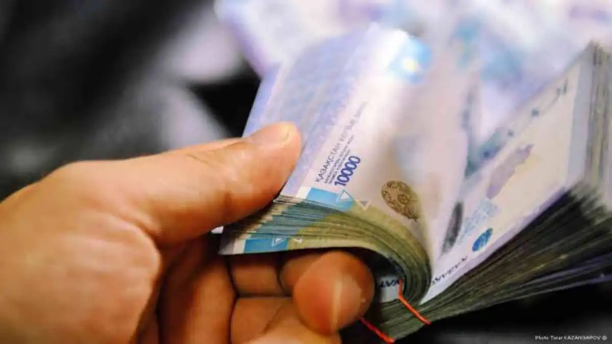 Из дома в Акколе могли похитить 45 млн тенге: полиция задержала двух подозреваемых