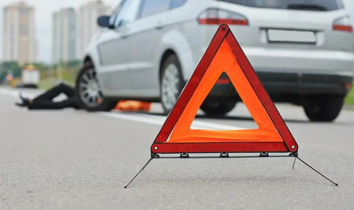 В Петропавловске девушка выпрыгнула из автомобиля